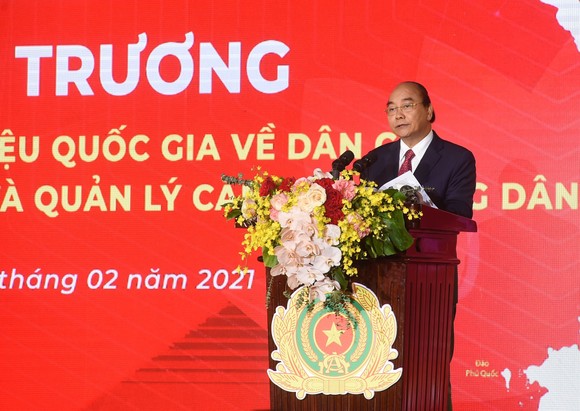 Thủ tướng Nguyễn Xuân Phúc: Đẩy nhanh việc chuyển đổi số trong quản lý dân cư ảnh 1