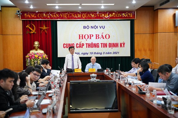 Bộ Nội vụ yêu cầu tỉnh Vĩnh Phúc rà soát các bổ nhiệm như trường hợp bà Trần Huyền Trang ảnh 2