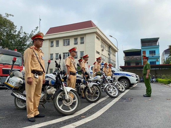 Cảnh sát giao thông Hà Nội ra quân đảm bảo an toàn giao thông ngày nghỉ lễ ảnh 1