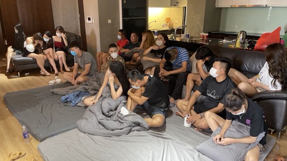 17 thanh niên nam, nữ tổ chức bay lắc trong khu đô thị ảnh 1