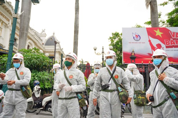 15 xe đặc chủng phun khử khuẩn tại 3 quận nội thành Hà Nội ảnh 3