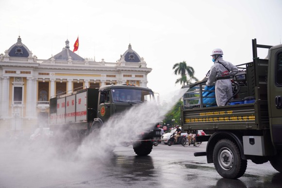 15 xe đặc chủng phun khử khuẩn tại 3 quận nội thành Hà Nội ảnh 21