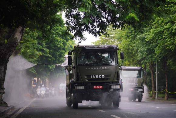 15 xe đặc chủng phun khử khuẩn tại 3 quận nội thành Hà Nội ảnh 25