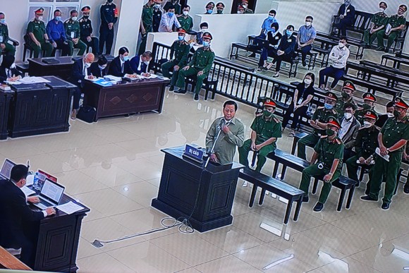 Bác đề nghị dừng phiên tòa, tiếp tục xét xử vụ án Phan Văn Anh Vũ đưa hối lộ cho cựu cán bộ công an ảnh 2