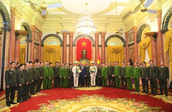 Thứ trưởng Bộ Công an Trần Quốc Tỏ và Lương Tam Quang được thăng hàm Thượng tướng ảnh 4