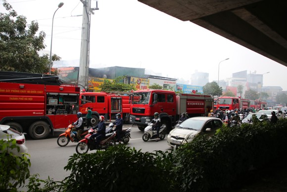 Hà Nội: Cháy lớn trên đường Nguyễn Xiển đúng ngày Rằm tháng Giêng ảnh 4