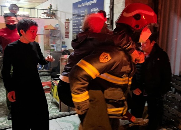 Hà Nội: Cháy nhà 2 tầng ở phố Bát Đàn, 1 phụ nữ 40 tuổi tử vong ảnh 1