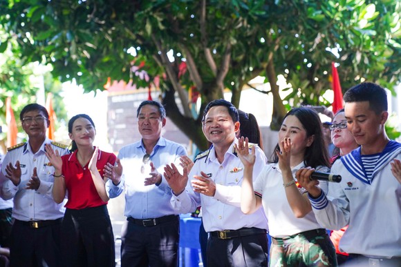 Kỷ niệm 67 năm truyền thống Hải quân nhân dân Việt Nam: Không để Tổ quốc bị 'bất ngờ' từ hướng biển ảnh 7