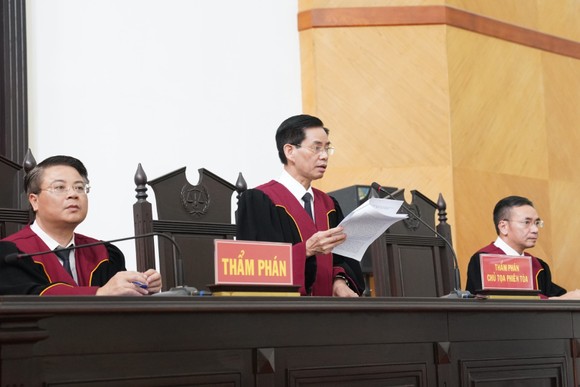 Ông Nguyễn Đức Chung được giảm 3 năm tù giam ảnh 1