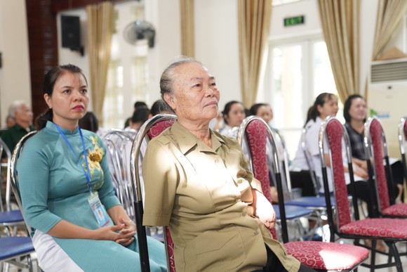 Đoàn công tác Thành ủy TPHCM tri ân người có công tại Phú Thọ và Bắc Ninh ảnh 13