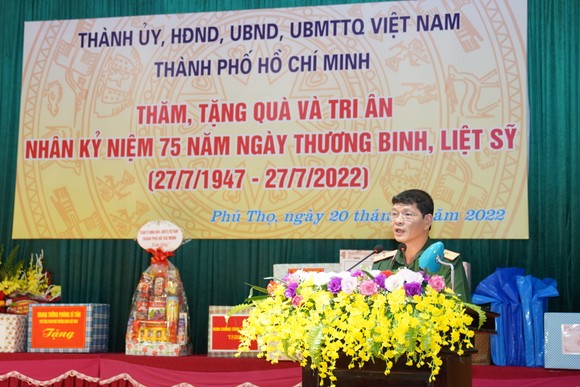 Đoàn công tác Thành ủy TPHCM tri ân người có công tại Phú Thọ và Bắc Ninh ảnh 4