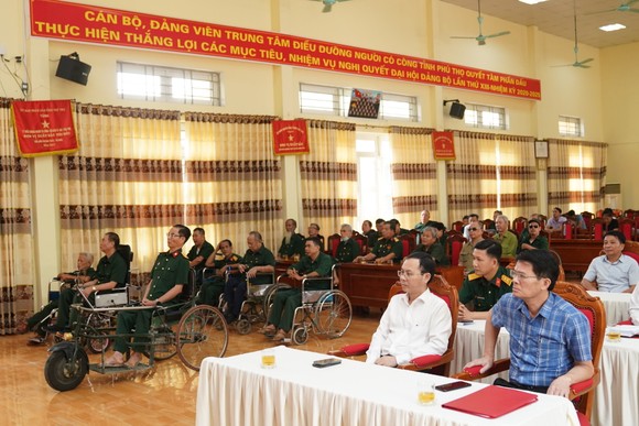 Đoàn công tác Thành ủy TPHCM tri ân người có công tại Phú Thọ và Bắc Ninh ảnh 8