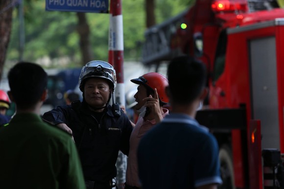 Bộ Công an thông tin về vụ cháy khiến 3 chiến sĩ cảnh sát hy sinh ở quận Cầu Giấy ảnh 9
