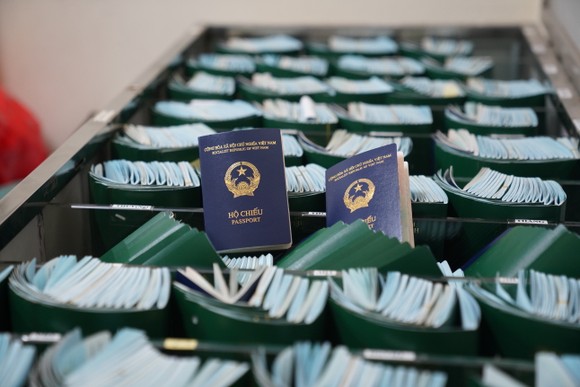 Đại sứ quán Tây Ban Nha thông báo dừng cấp thị thực vì hộ chiếu mẫu mới thiếu thông tin nơi sinh ảnh 1