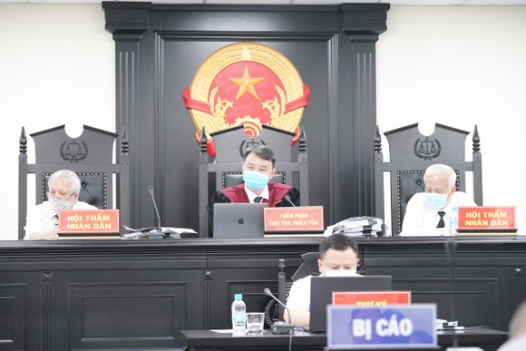 Cựu Đại tá Phùng Anh Lê phản bác cáo trạng, đề nghị tòa trả tự do ảnh 1