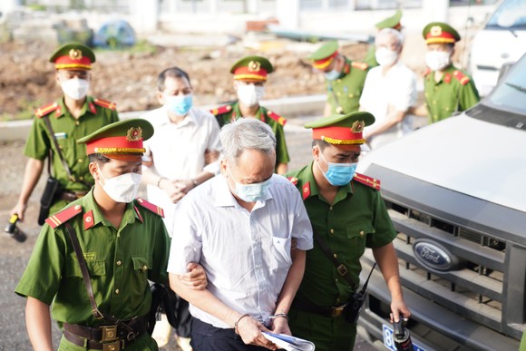 Cựu Bí thư Tỉnh ủy Trần Văn Nam hầu tòa do vi phạm quản lý tài sản Nhà nước ảnh 2