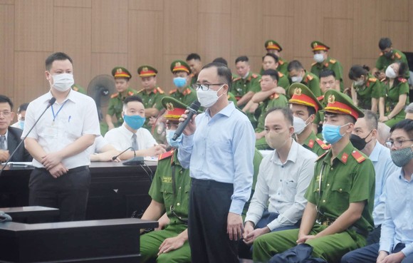 Cựu Bí thư Tỉnh ủy Trần Văn Nam hầu tòa do vi phạm quản lý tài sản Nhà nước ảnh 6