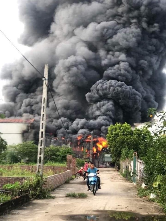 Hà Nội: Cháy xưởng sản xuất chăn ga khiến 3 mẹ con tử vong ảnh 1