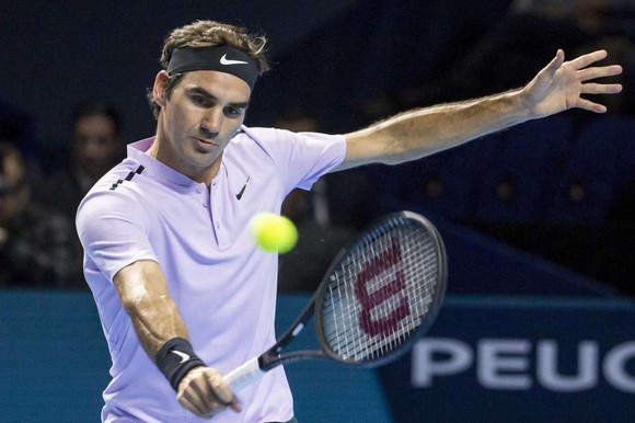Sau khi đăng quang ở Basel, Federer bỏ Paris Masters vì đau lưng