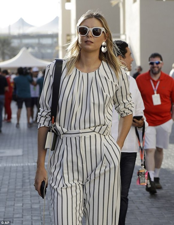 Sharapova rạng rỡ và thời trang ở Abu Dhabi Grand Prix ảnh 2