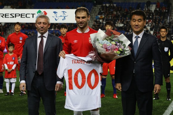 Ivanovic trong lần kỷ niệm 100 trận khoác áo tuyển Serbia
