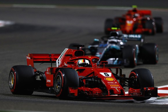 Đua xe F1: Vettel thắng chặng thứ 200, Hamilton chửi mắng Verstappen ảnh 1