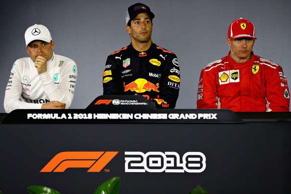 Đua xe F1: Ricciardo lên ngôi ở Shanghai, Verstappen lại sắm vai “Mad Max” ảnh 2
