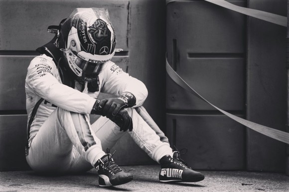 Đua xe F1: Hamilton đăng quang ở chặng đua điên rồ tại Azerbaijan ảnh 1
