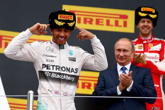 Đua xe F1: Sau ngôi vô địch ở Sochi, Hamilton đề xuất… đảo chiều đường đua ảnh 2