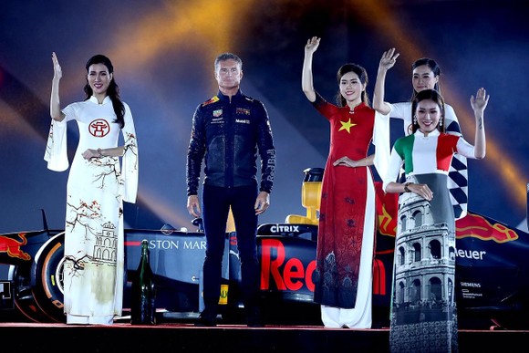 Buổi ra mắt hoành tráng của Đua xe F1 ở Hà Nội