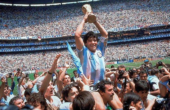 Huyền thoại bóng đá Diego Maradona: Những khoảnh khắc đáng nhớ trong sự nghiệp đầy rẫy sắc màu ảnh 9