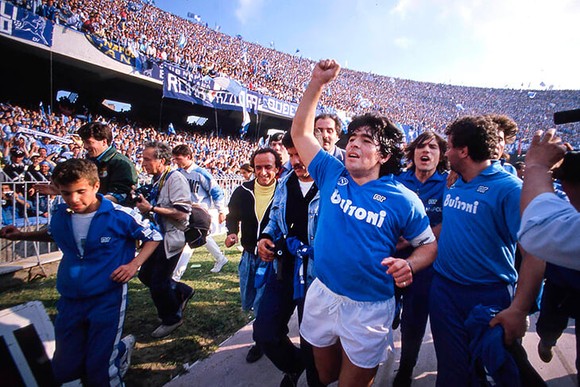 Huyền thoại bóng đá Diego Maradona: Những khoảnh khắc đáng nhớ trong sự nghiệp đầy rẫy sắc màu ảnh 10