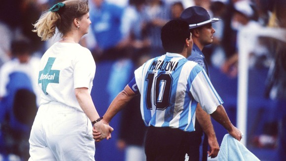 Huyền thoại bóng đá Diego Maradona: Những khoảnh khắc đáng nhớ trong sự nghiệp đầy rẫy sắc màu ảnh 13
