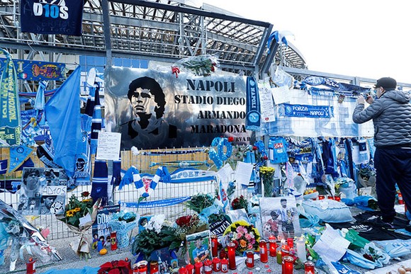 Thành Naples và CLB Napoli tiễn đưa Diego Maradona bằng sự kiện tưởng niệm đầy xúc động ảnh 5