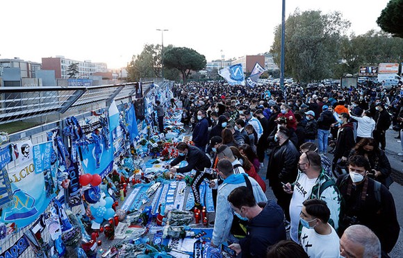Thành Naples và CLB Napoli tiễn đưa Diego Maradona bằng sự kiện tưởng niệm đầy xúc động ảnh 6
