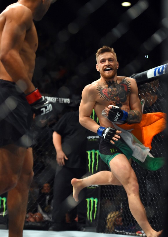 “Gã điên Ailen” Conor McGregor: “Mỏ vàng” của UFC, kiếm 516 triệu USD bản quyền truyền hình sau... 7 năm ảnh 4