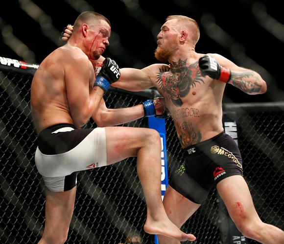 UFC 257: Conor McGregor vs Dustin Poirier II - “Biến mất trong 60 giây” hay kết liễu ở hiệp 1? ảnh 2