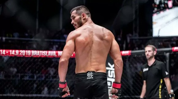 Makhmud Muradov: Ngôi sao mới nổi của UFC có thể hình 8 múi, là bạn thân của “Money” Mayweather ảnh 1