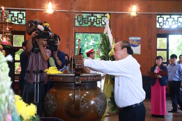 Thủ tướng Nguyễn Xuân Phúc thăm và làm việc tại Quân khu 4, tỉnh Nghệ An ảnh 3