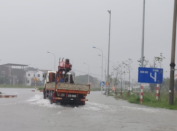 Nghệ An: Ngập lụt, nguy cơ sạt lở nhiều nơi, di dời dân khẩn cấp ảnh 2