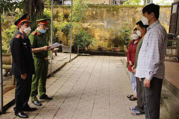 Nghệ An: Khởi tố 3 cán bộ về tội 'Lợi dụng chức vụ quyền hạn trong thi hành công vụ' ảnh 1