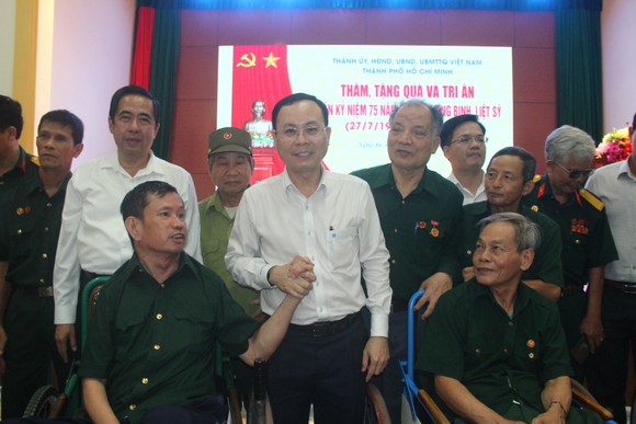 Đoàn công tác TPHCM thăm, tặng quà tri ân thương bệnh binh tại Nghệ An ảnh 7