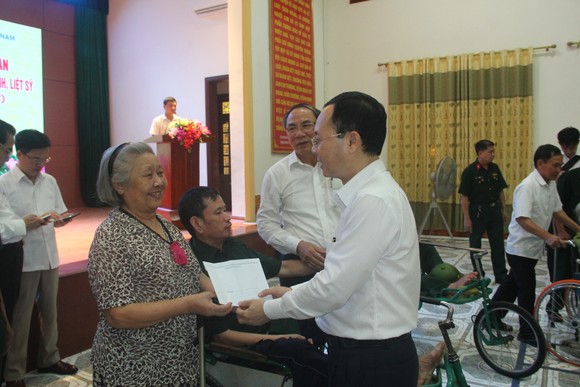 Đoàn công tác TPHCM thăm, tặng quà tri ân thương bệnh binh tại Nghệ An ảnh 5