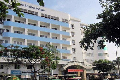 Bé gái đuối nước thương tâm tại bể bơi khách sạn ở Nghệ An ảnh 1