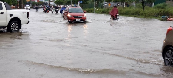 Mưa lớn tại Thanh Hóa, Nghệ An gây ngập úng nhiều nơi, một cháu bé bị nước cuốn mất tích ảnh 1