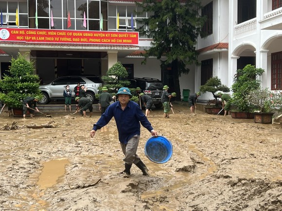 Nghệ An nỗ lực khắc phục lũ quét tại huyện rẻo cao Kỳ Sơn ảnh 5