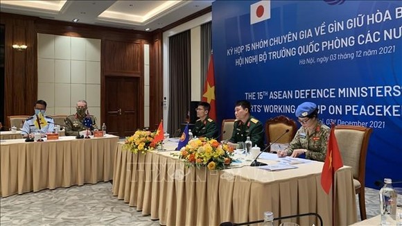 國防部昨(3)日上午以視像形式舉行東盟國防部長擴大會議(ADMM+)框架內，2021-2023年第4週期聯合國維和專家組(EWG PKO)第15次會議。