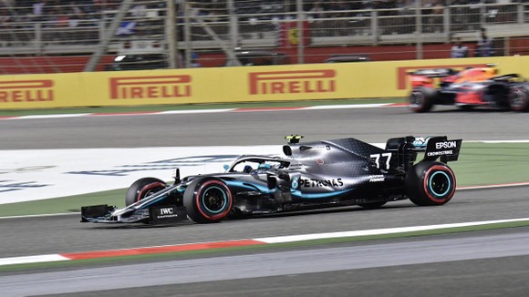 Đua xe F1: Màn lật đổ ngoạn mục của Mercedes ở Bahrain ảnh 2