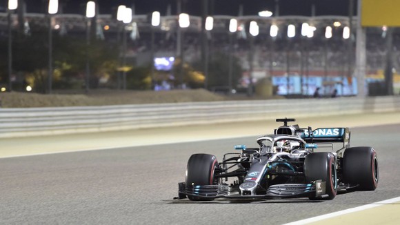 Đua xe F1: Màn lật đổ ngoạn mục của Mercedes ở Bahrain ảnh 1
