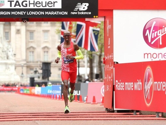Điền kinh: Kipchoge lập cú “poker” chiến thắng ở London, Farah thua tan nát ảnh 3